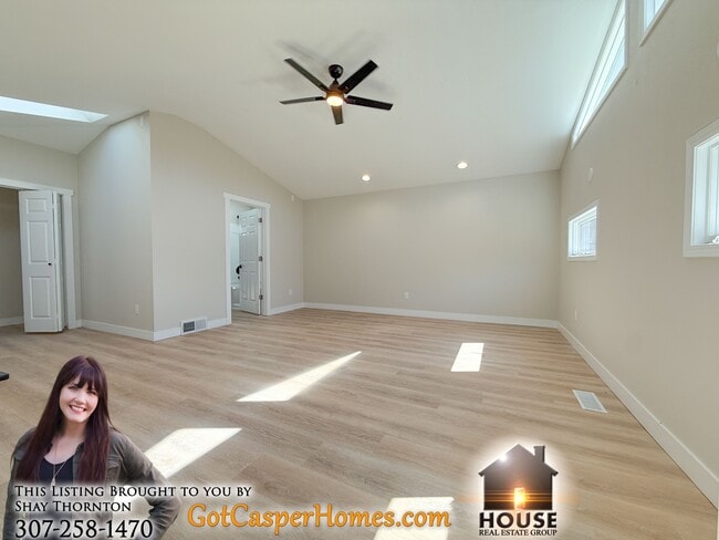 Building Photo - 2414 E 9th St