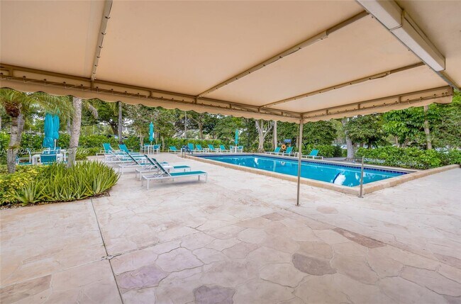 Building Photo - 3095 N Course Dr