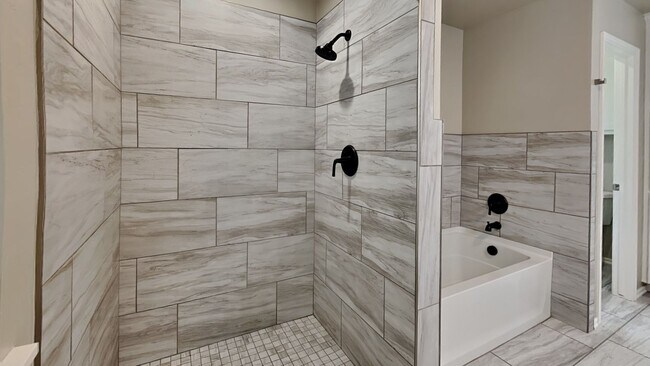 Building Photo - 3 Bedroom Home in Edmond