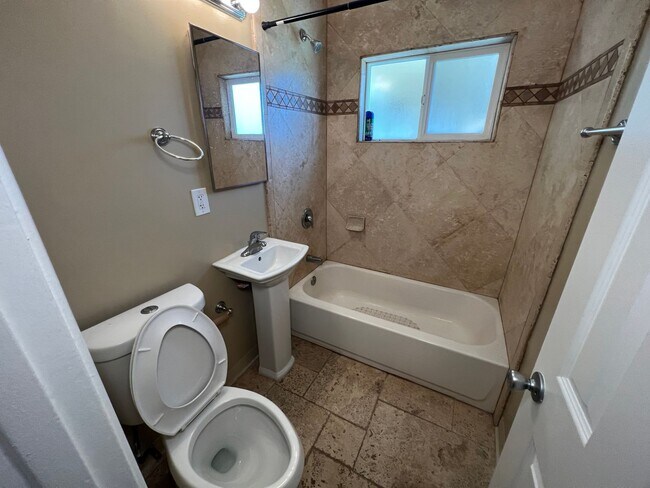 Building Photo - Gorgeous Unit in Imperial Beach!