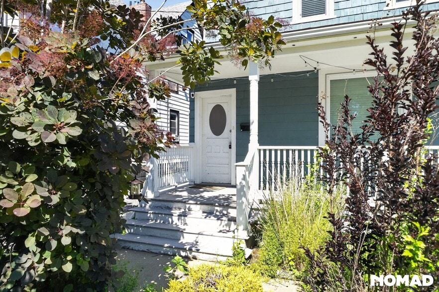 Building Photo - 1855 W 58th St