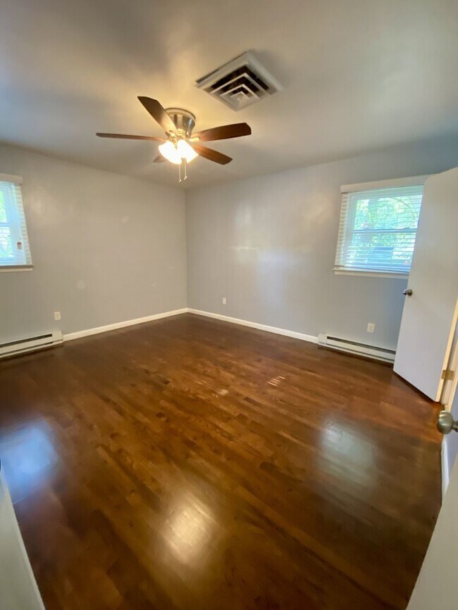 Building Photo - Beautiful Elizabeth River Home