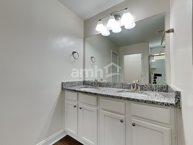 Building Photo - 25 Crabapple Cir
