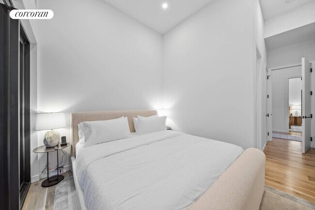 Building Photo - 21 S Edin St