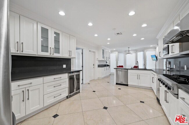 Building Photo - 16221 Elisa Pl