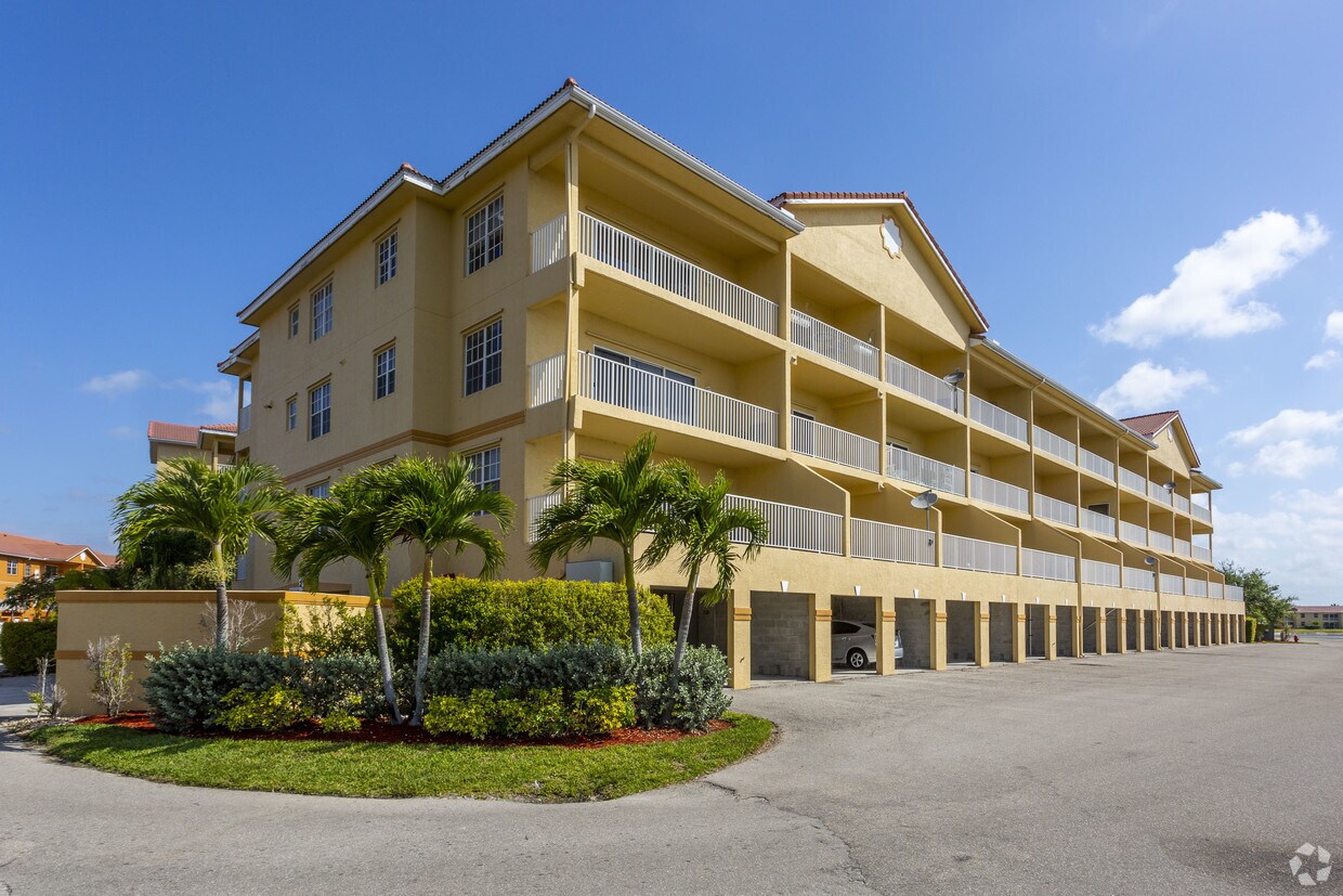 Cobblestone On The Lake Apartments Fort Myers Fl Apartment Finder
