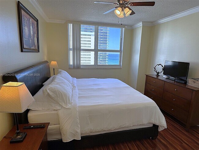 Building Photo - 2080 S Ocean Dr