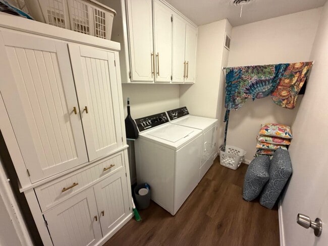 Building Photo - 6008 Yale St