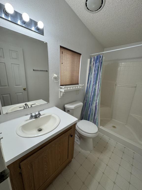 Building Photo - 4885 N Sierra Rd