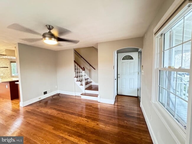 Building Photo - 1600 Princess St