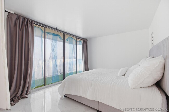 Building Photo - 2101 S Ocean Dr