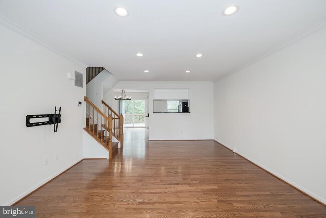 Building Photo - 5223 Dunstable Ln