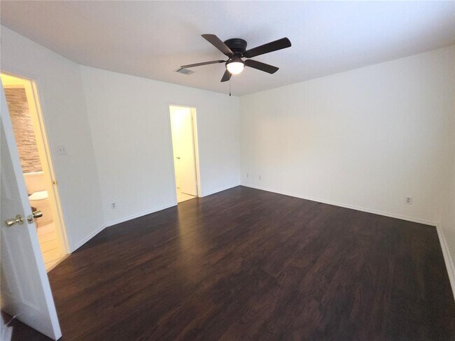Building Photo - 1600 Hollow Tree Blvd
