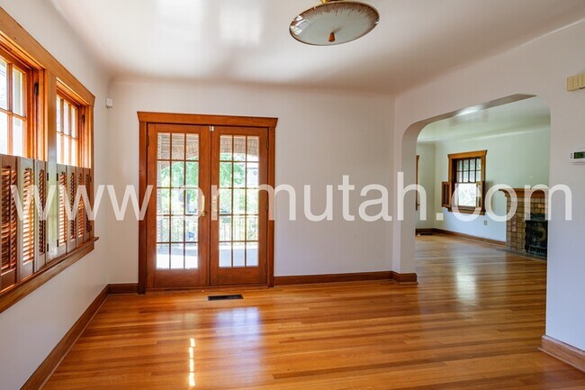 Building Photo - 1655 E 900 S