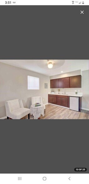 Building Photo - 920 Galopago St
