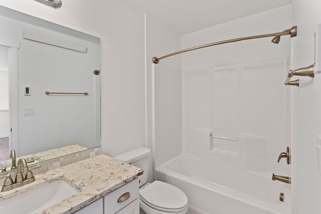 Building Photo - 3 Bath 2.5 Bath - Modern Townhome - Hillcrest - NAS Whidbey