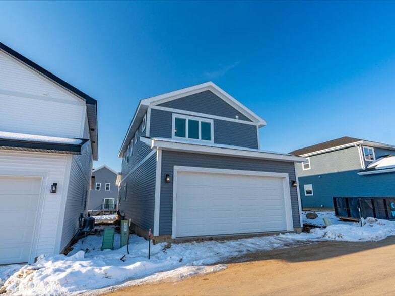 Building Photo - 4880 Romaine Rd