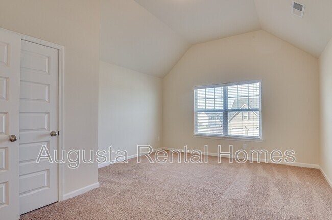 Building Photo - 5014 Vine Ln