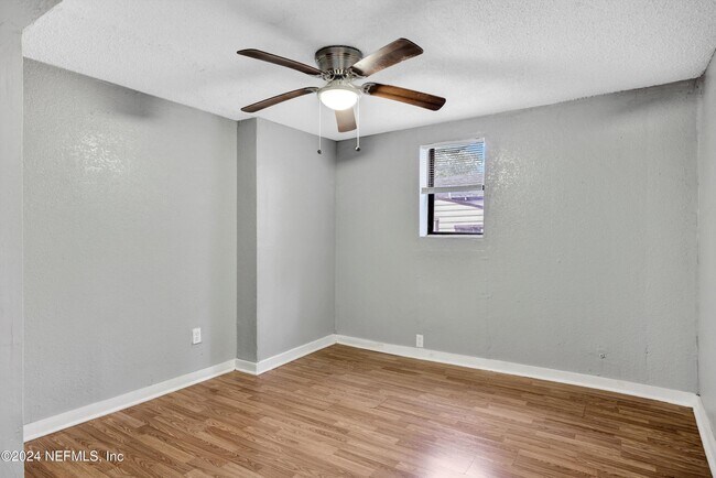 Building Photo - 1722 W 30th St