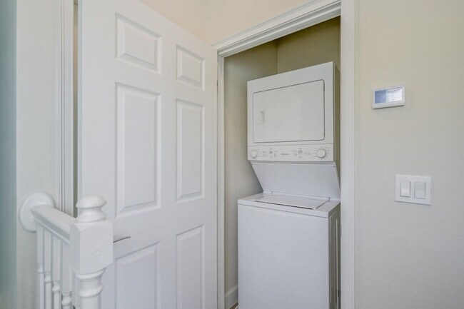 Building Photo - 1651 Retreat Cir