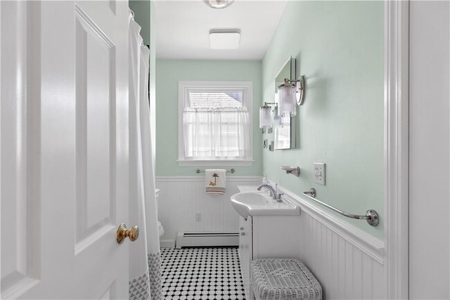 Building Photo - 479 Wolcott Ave