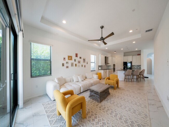 Building Photo - 11843 SW 13th Ct