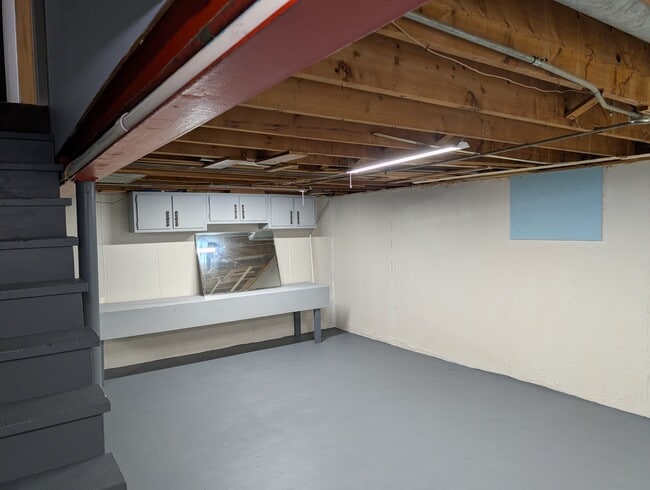 Building Photo - 208 Dee Rd