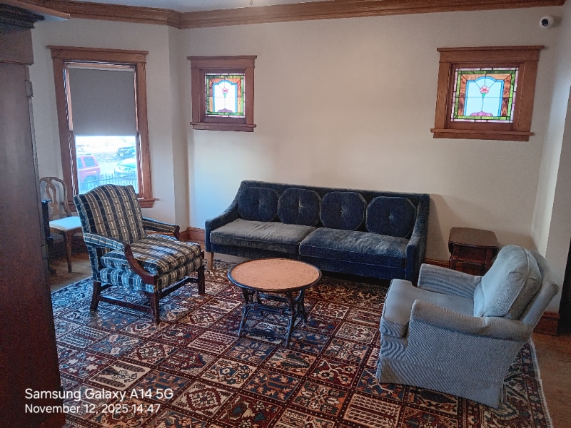 Building Photo - 552 N Lawler Ave