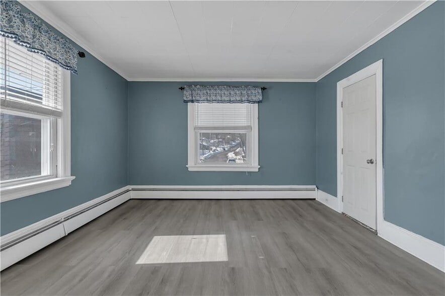 Building Photo - 1070 Main St