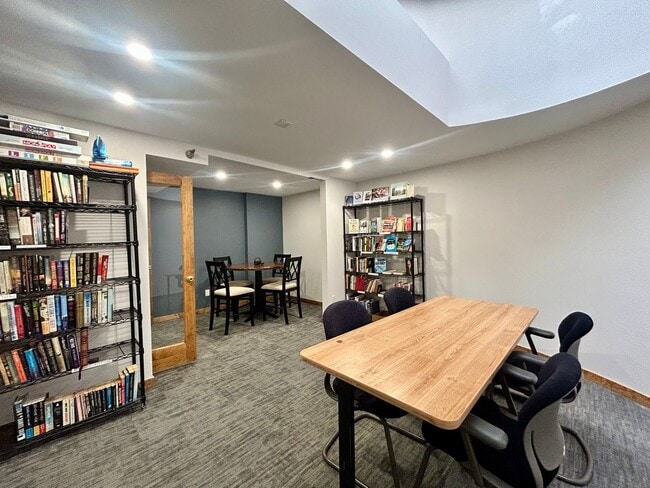 Building Photo - Two Bedroom Condo Available In Downtown Boulder