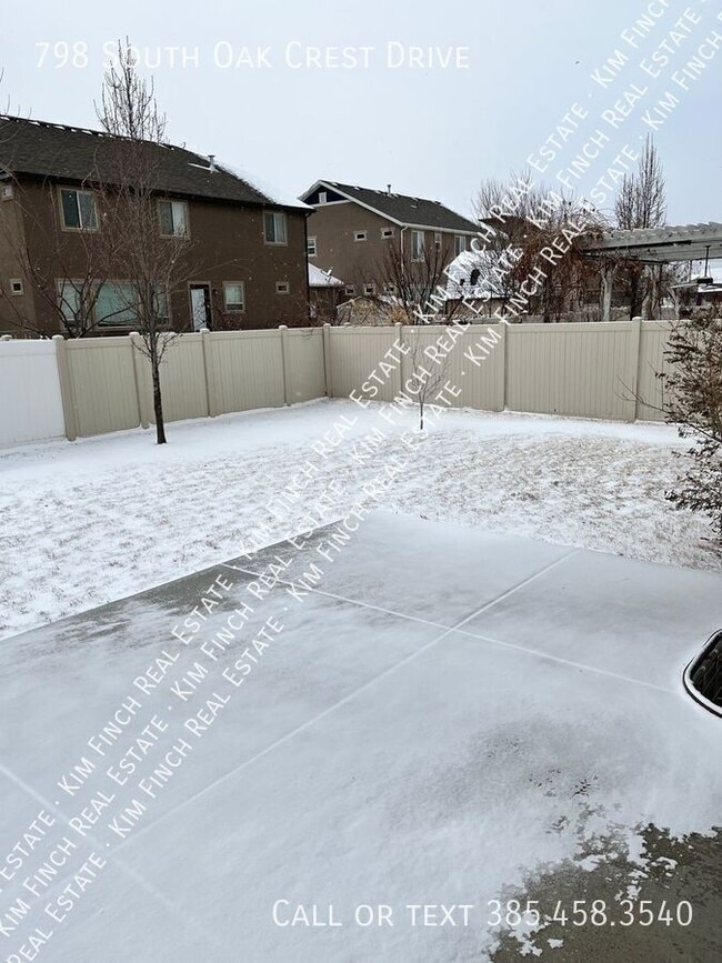 Building Photo - 798 S Oak Crest Dr