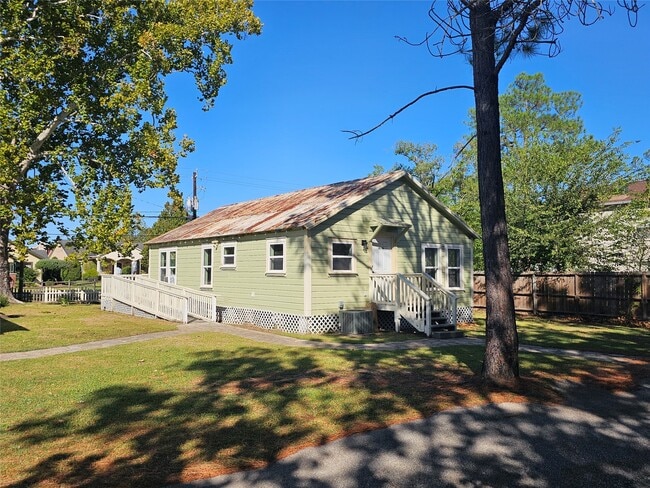 Building Photo - 5118 Pine Ave