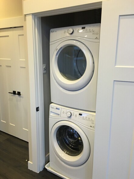 Building Photo - 2311 E John St