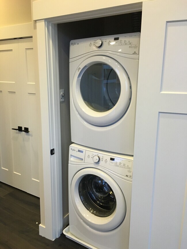 Building Photo - 2311 E John St