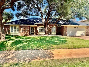Building Photo - 4 Bedroom in the Meadows