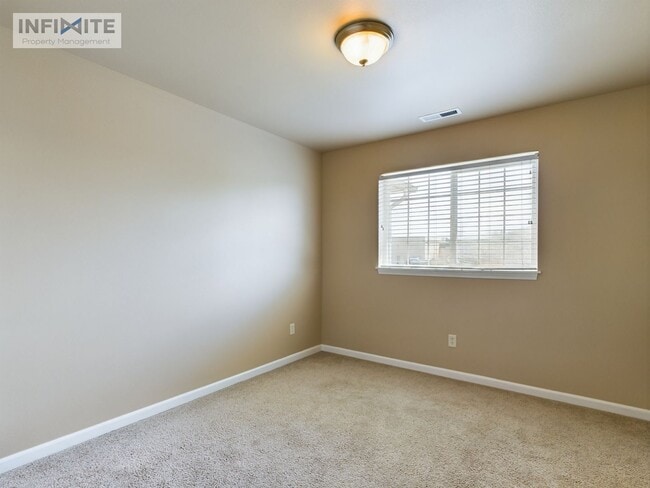 Building Photo - End Unit 3 Bedroom Condo in Bozeman