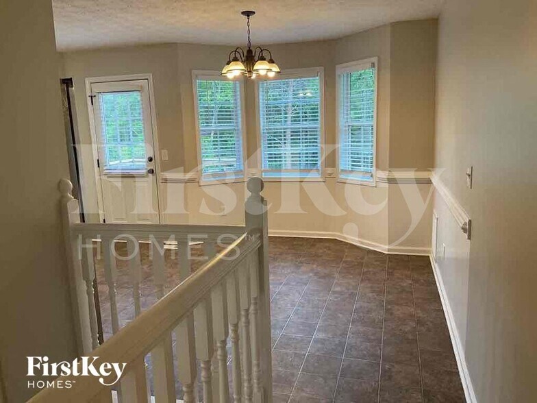 Building Photo - 58 Fairview Oak Trce