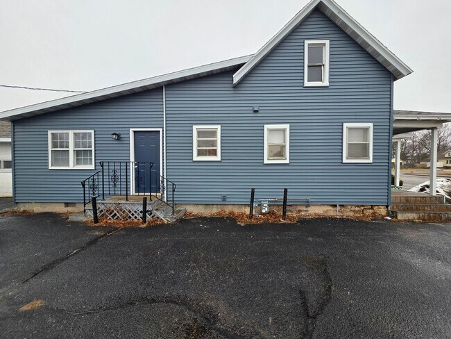 Building Photo - 1353 W Grand Ave