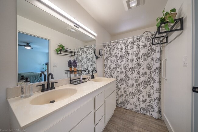 Building Photo - Central location in country setting! In law unit attached to house! MUST SEE!