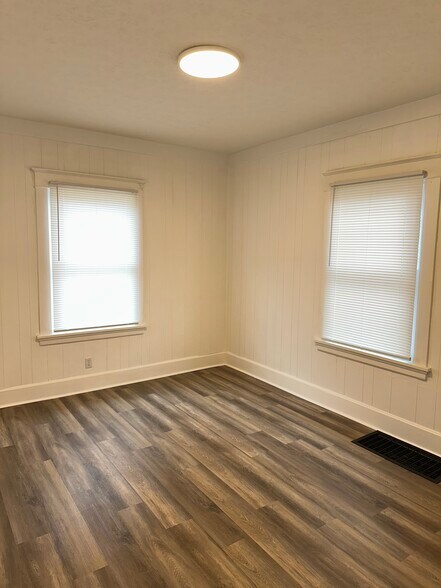 Building Photo - 1223 Calumet Ave