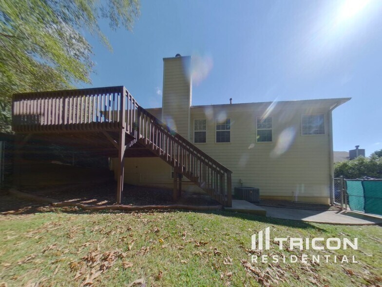 Building Photo - 136 Brookside Way