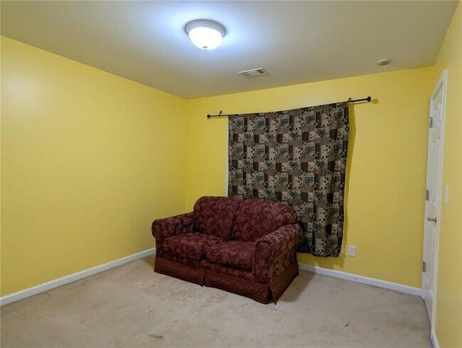 Building Photo - 815 Earlham Dr