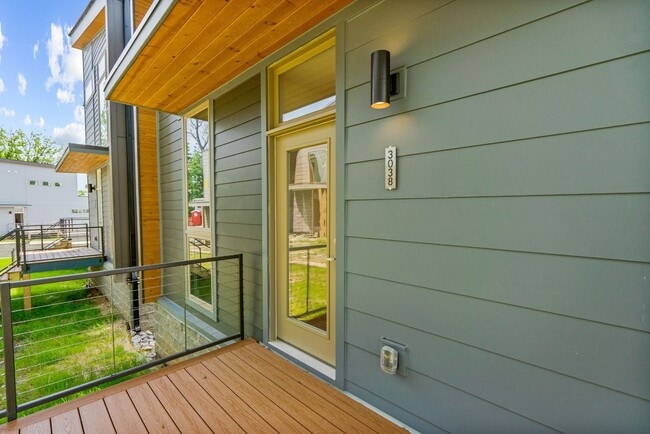Building Photo - 3038 Edwin Cir