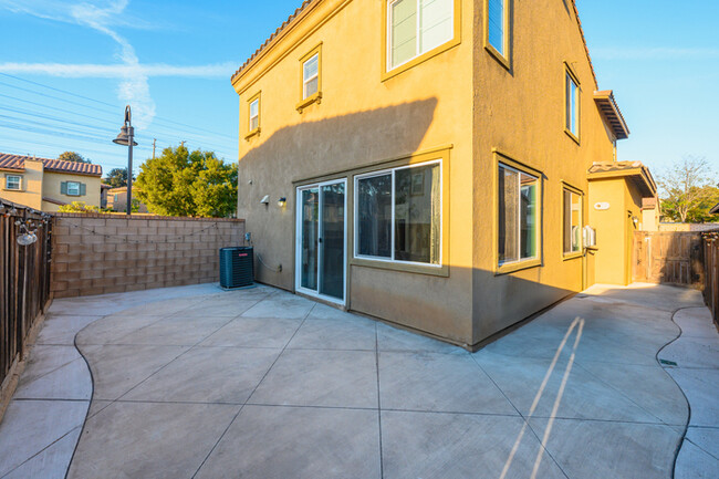 Building Photo - Gated Furnished townhouse in Monterey Park