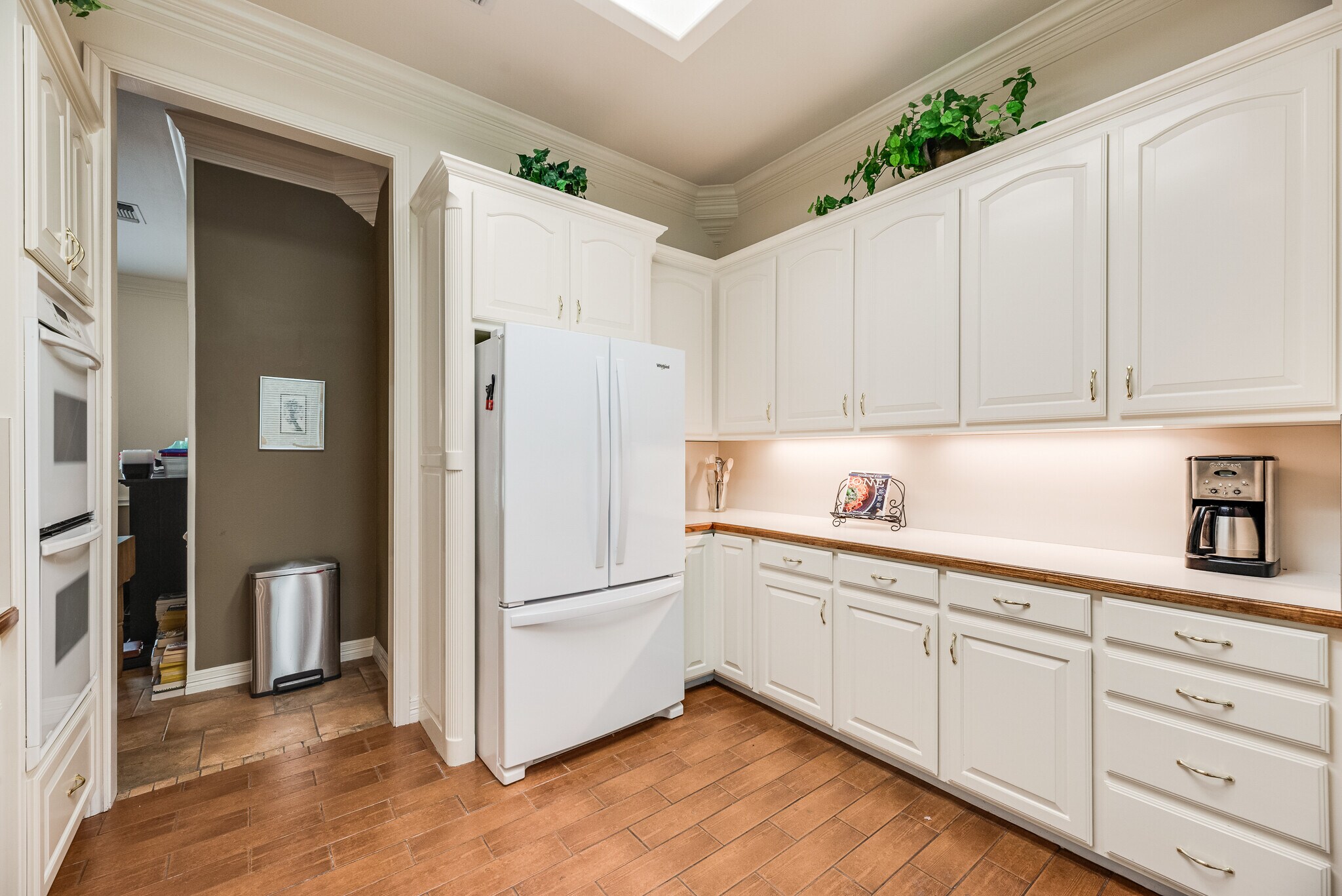 Building Photo - 8911 Hickory Hill Dr