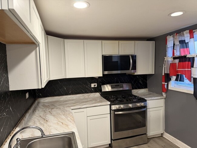 Building Photo - 756 Newell Ave