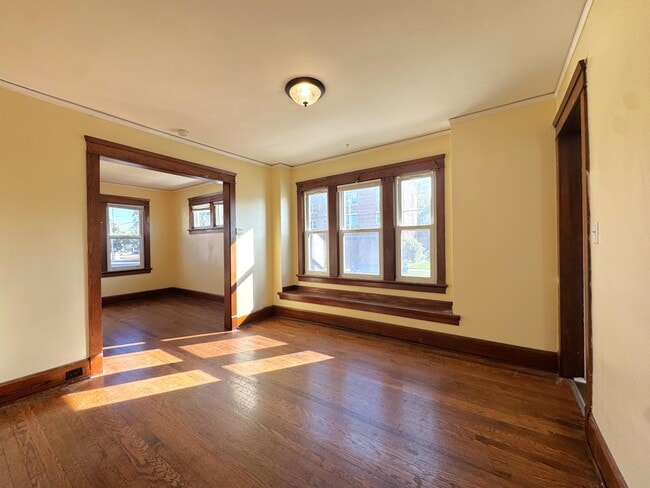 Building Photo - 1838 Holmes Ave