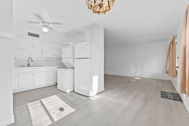 Building Photo - Welcome to this modern, remodeled condo!