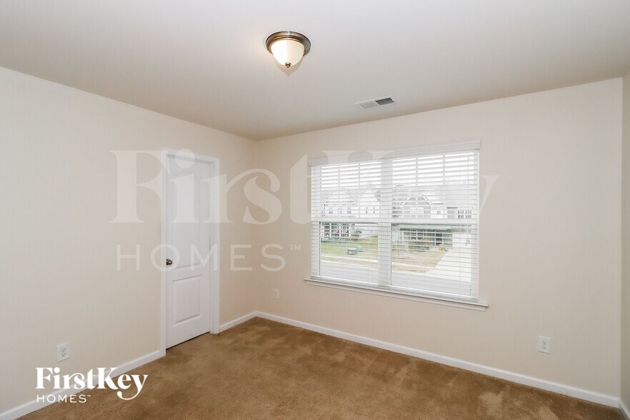 Building Photo - 134 Eden Ave