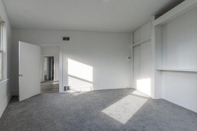 Building Photo - 4913 Yew St